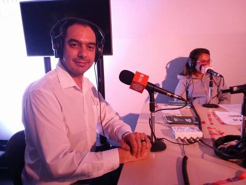 Miguel Rojas Sotelo does interview on Radio Colombia